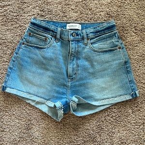 Abercrombie & Fitch high rise mom short